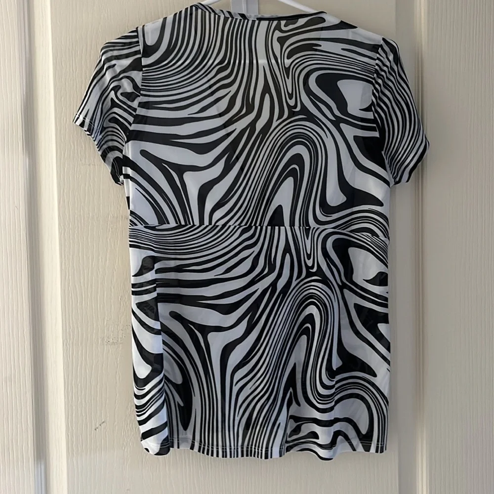 Patterned Top - Picture 3 of 4